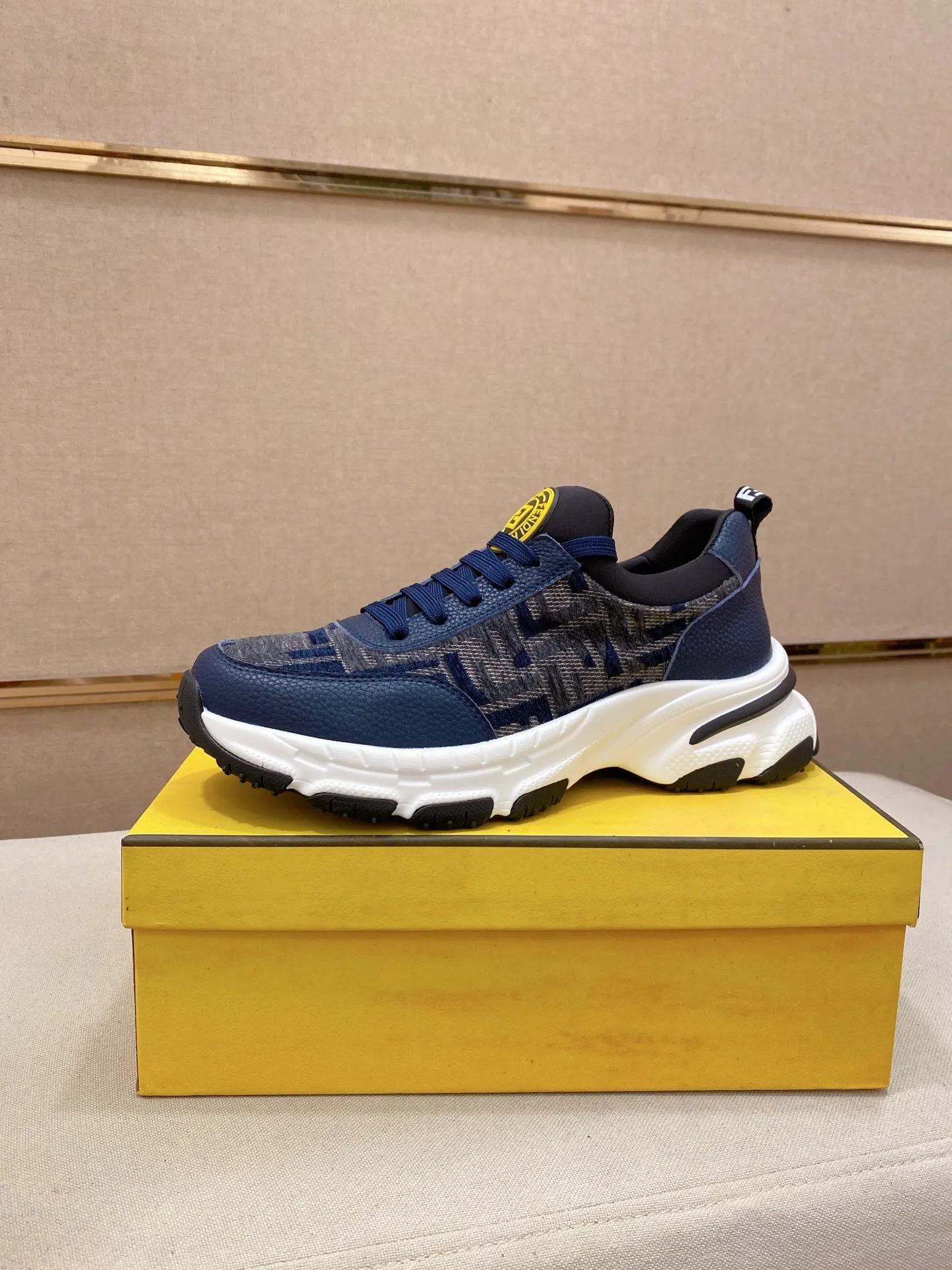 Men's men's shoes 442💰 (fendi) new style 👊🏻 upper 🇮🇹 imported cowhide fabric 🇩🇪 lining imported sheepskin lining. The original outsole is molded to highlight the identity of every man, and the upper foot is elegant and stable🚶🏻🚶🏻The high-end custom counters reproduce the original version📯No matter the wind or rain, the shoe last remains unchanged and can withstand the verification of time🔍️,🔵 Size: 38-44